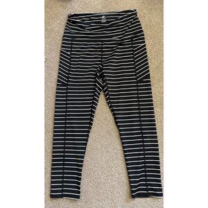 gaiam yoga pants Capris Black White With Pockets Womens Size Medium